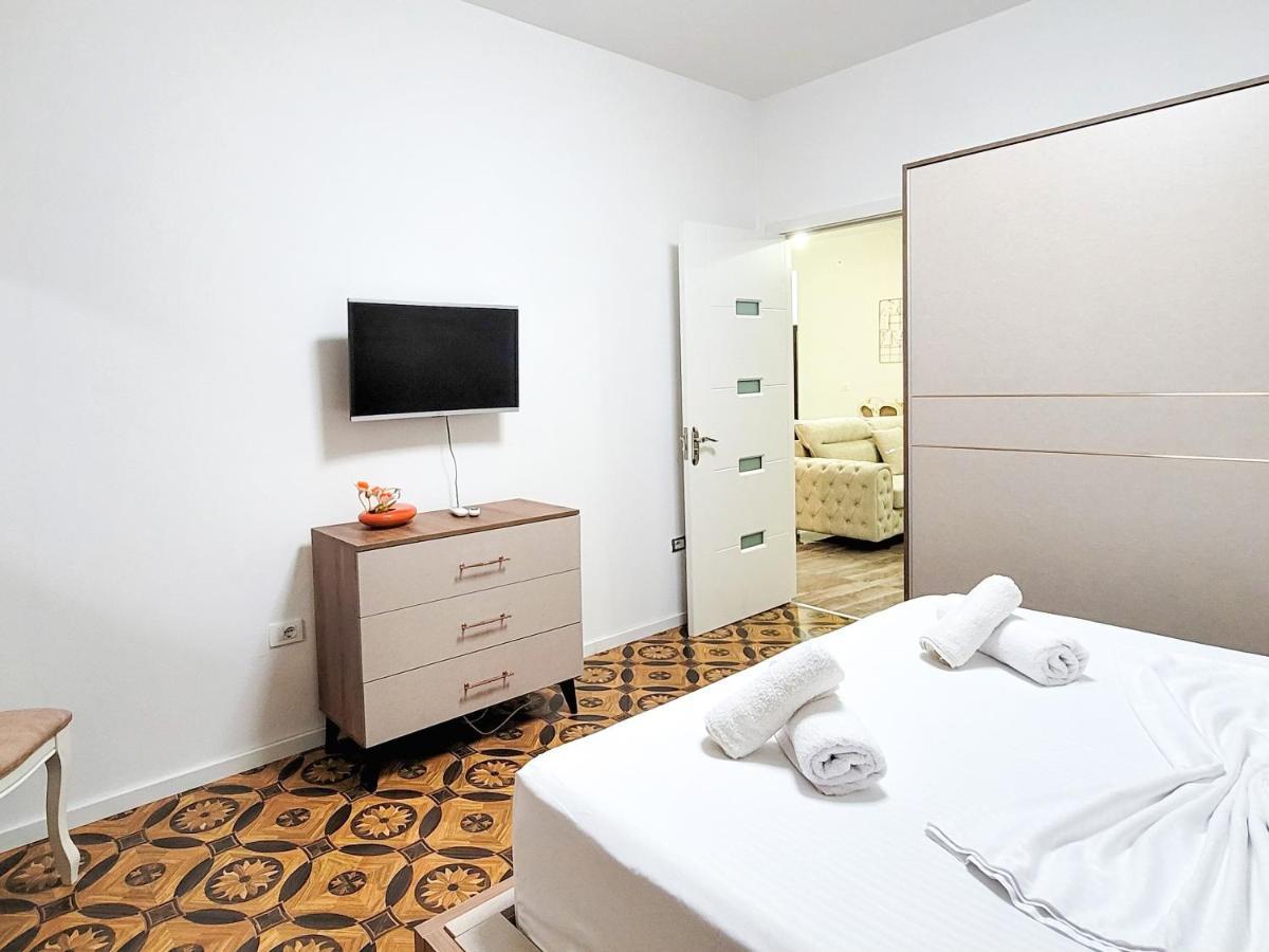 One-Bedroom Gem By The Square Tirana Bagian luar foto